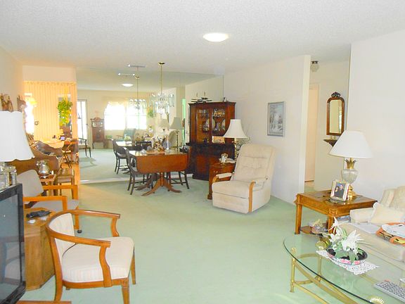 Living Room/Formal Dining