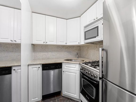 3rd image of 220 E 67th St APT 11A