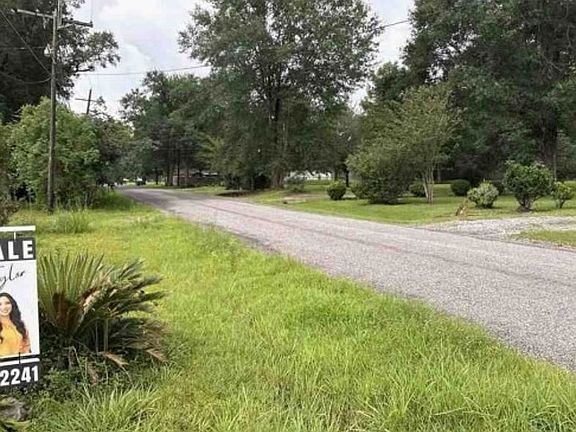 Exterior Neighborhood (street photo)