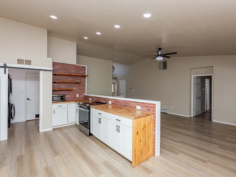 528 Park Ridge Ct — Photo 17