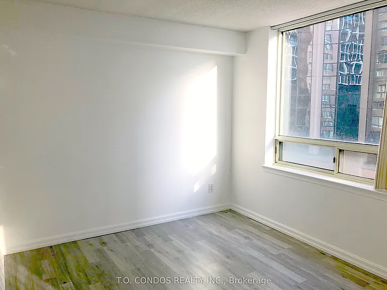 633 Bay St #511 — Photo 14