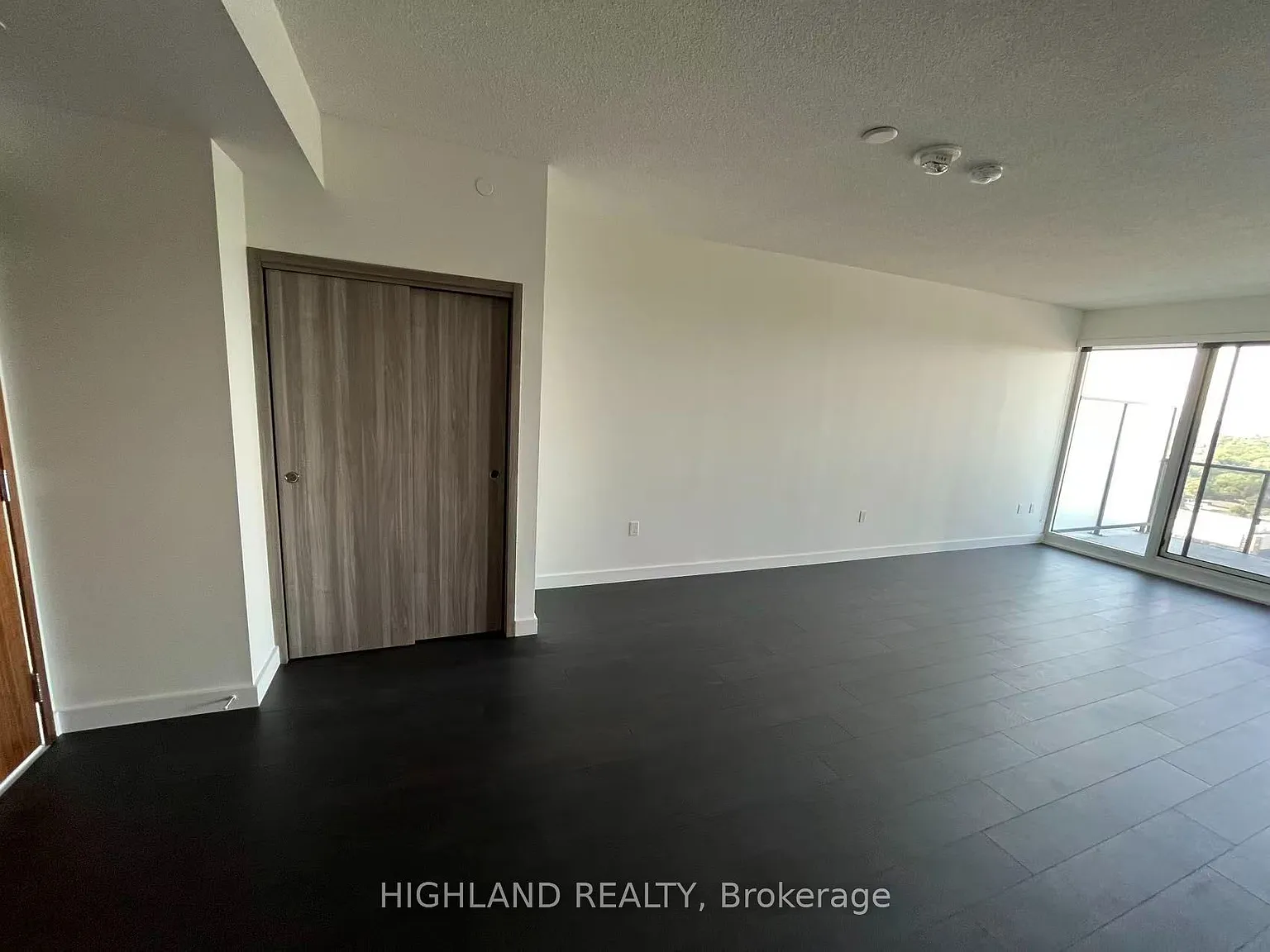 3 bed, $4,000 — Photo 2