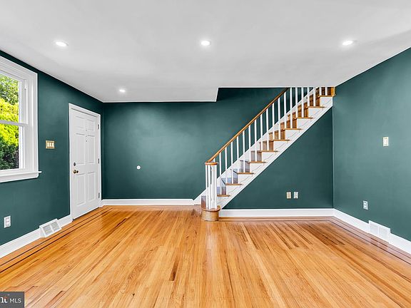 5th image of 606 Cedar Ave