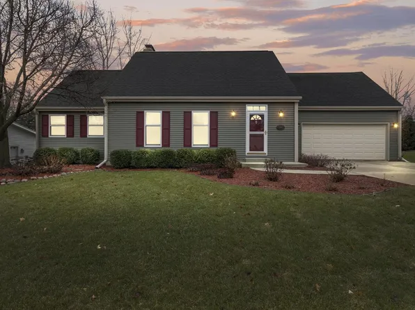 1745 Cypress DRIVE, Grafton, WI 53024