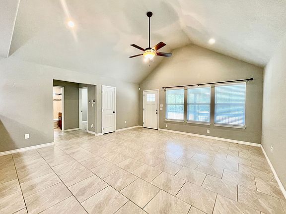 4th image of 548 Circleview Dr