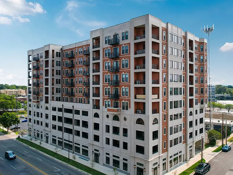 300 East Apartments — Photo 7