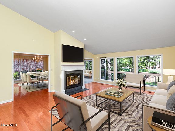 3rd image of 835 Saint Andrews Drive
