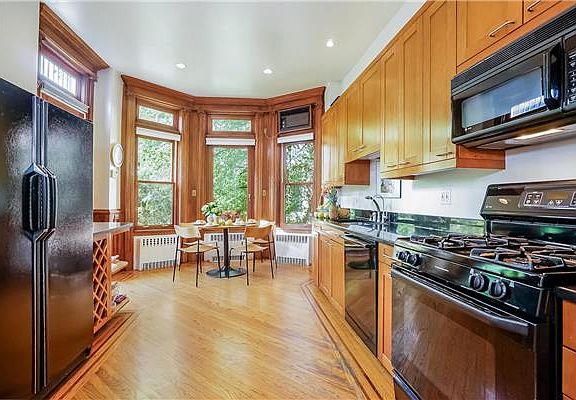 5th image of 323 Sterling Pl #1