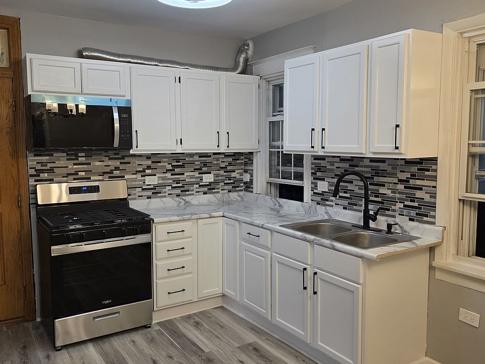 1st image of 5702 W 64th Pl #1