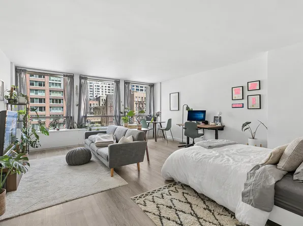 300 East 33rd Street image 1 of 8