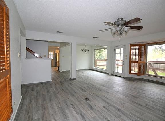 5th image of 1407 Deer Trace Dr