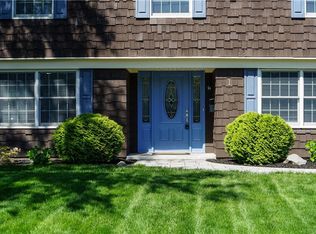 1 Sherwood Ln, Old Bridge, NJ 08857