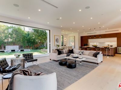 12119 Travis St, Los Angeles, CA, 90049