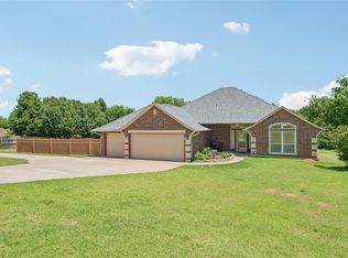 1908 Riviera Dr, Tuttle, OK 73089