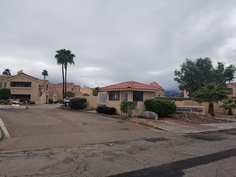 1650 Smoketree Ave S #125 — Photo 1