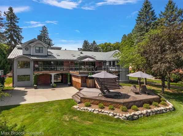 2440 Lake Angelus Ln, Lake Angelus MI