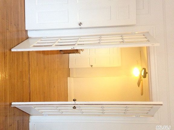 2nd image of 601 Bainbridge St #3