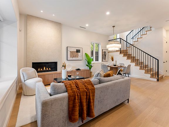 4th image of 2256 E Pender St #1