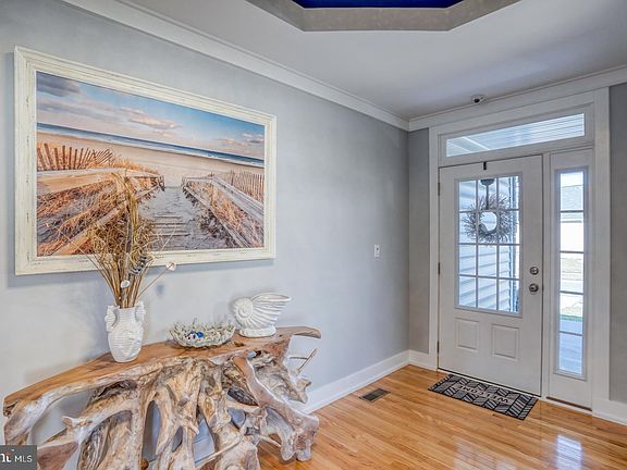 4th image of 16487 Greenspring Ave