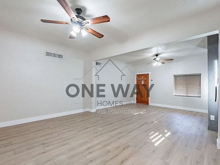 745 E Pierce St — Photo 9