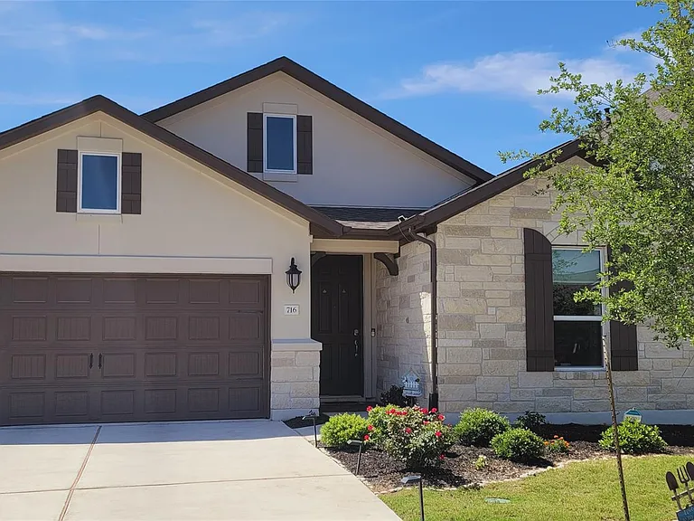 716 Leeward Pass — Photo 1