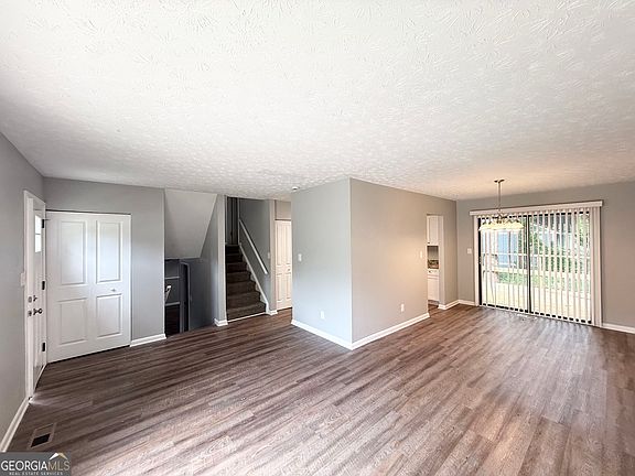 3rd image of 4887 Martins Crossing Rd