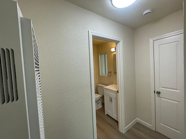 547 Grand Ave #4 — Photo 6