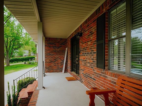 4th image of 122 Genevieve Dr