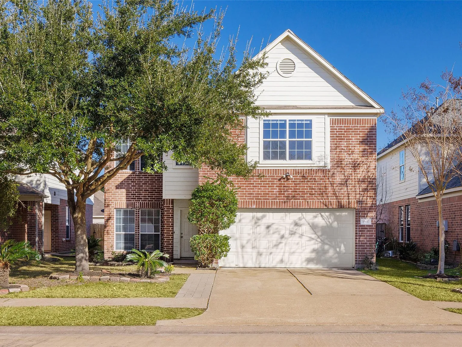 3 bed, 2.5 bath, 2031 sqft, $2,300 — Photo 2