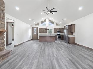 140 N Retreat Dr, Show Low, AZ 85901