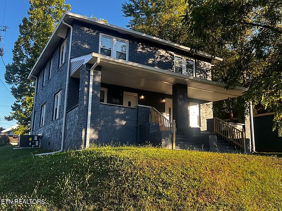 4th image of 2460 Linden Ave