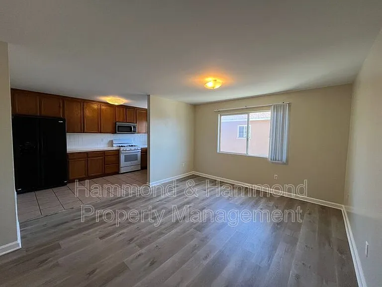 6916 Agnes Ave #4 — Photo 6