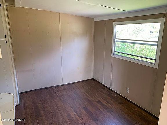 3rd image of 1104 Lake Road