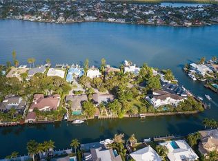 1990 8th St S, Naples, FL 34102
