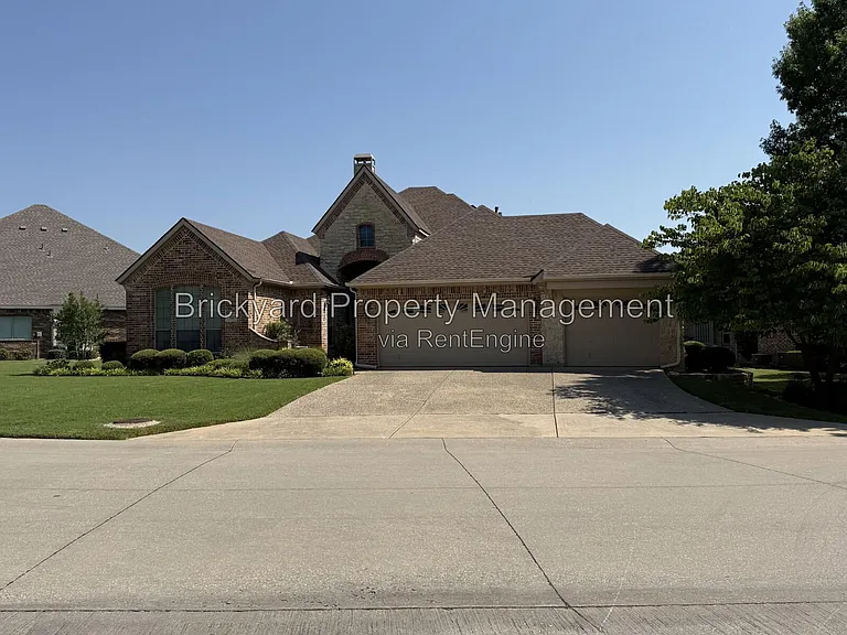350 Pine Valley Dr — Photo 1