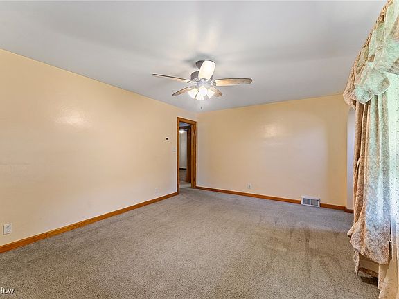 5th image of 18 Maple Dr
