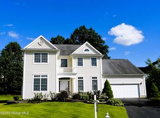 9 Wayfield Ln, Cohoes, NY 12047