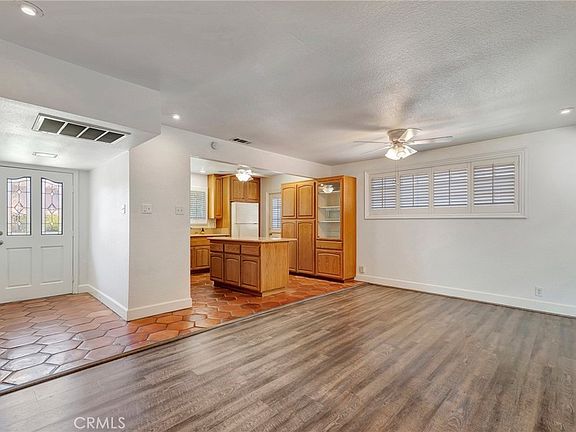 3rd image of 3464 Iroquois Ave