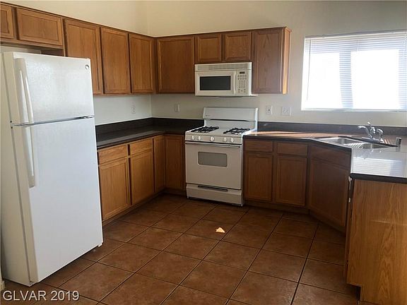 3rd image of 621 Tobble Creek Ct