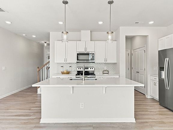 3rd image of 167 Lennei Ln