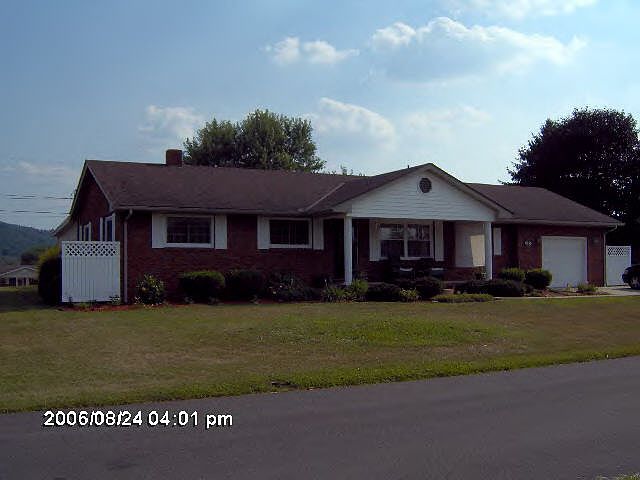1st image of Doris Ln