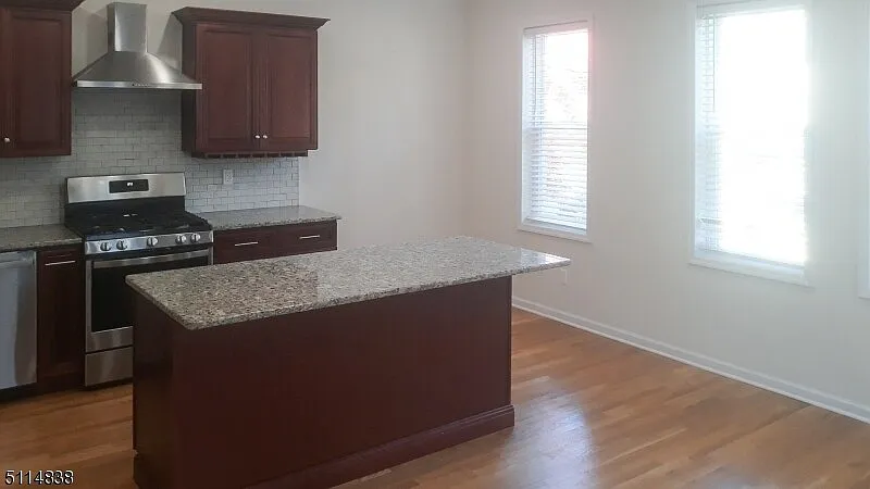 2 bed, 1.5 bath, 1200 sqft, $2,450 — Photo 2