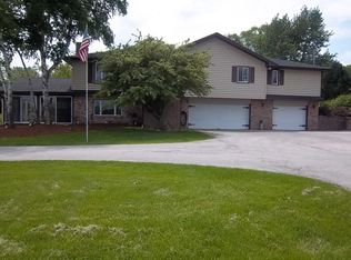 N42W27251 Capitol Dr, Pewaukee, WI 53072