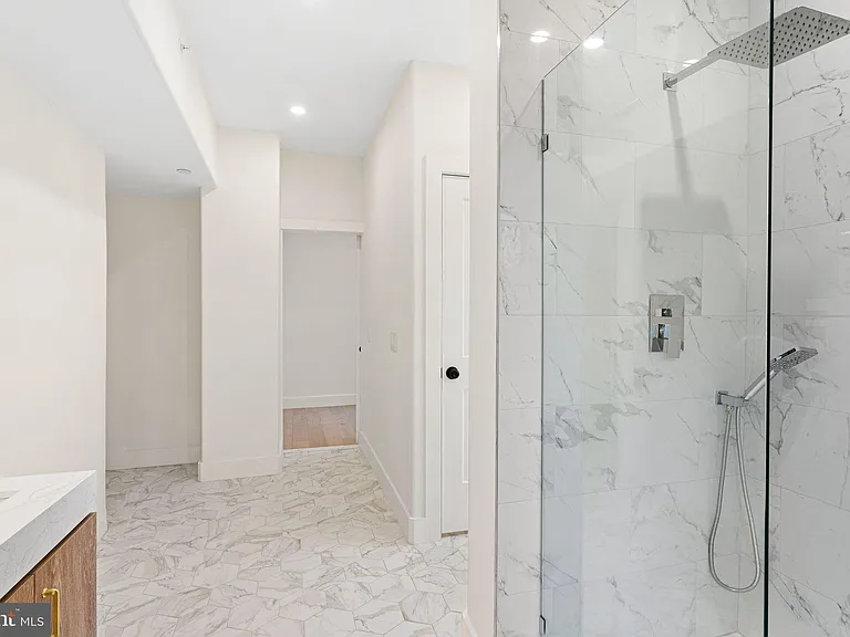 300 Kings Hwy E #C — Photo 18