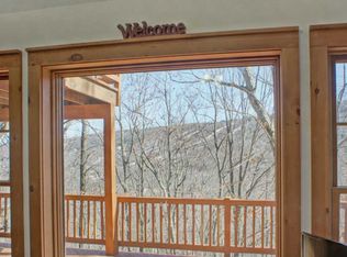 439 Maple Ct, Tannersville, PA 18372
