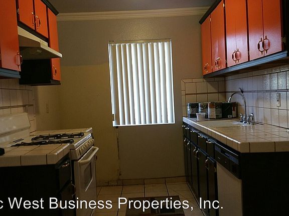 5th image of 6561 Woodman Ave APT 11
