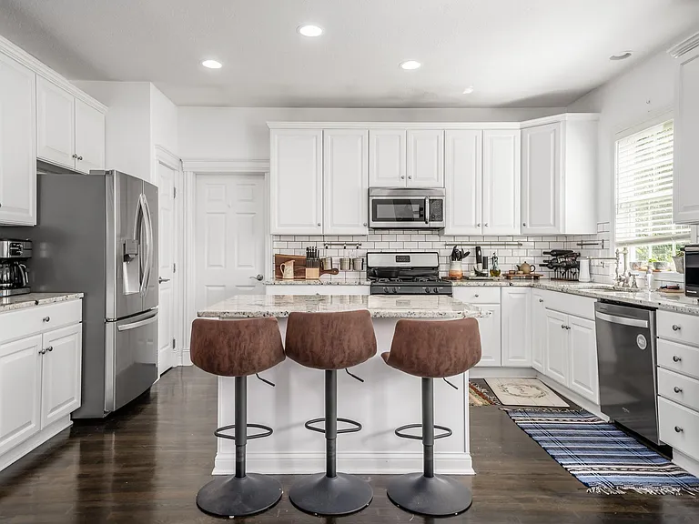 7179 Fernridge Dr — Photo 11