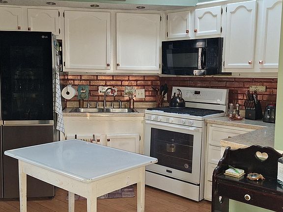 3rd image of 9218 N Koher Rd E