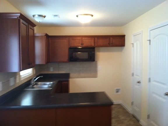 5th image of 3709 Hillcrest Dr #A