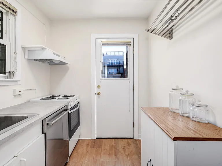 540 Newton Pl NW — Photo 9
